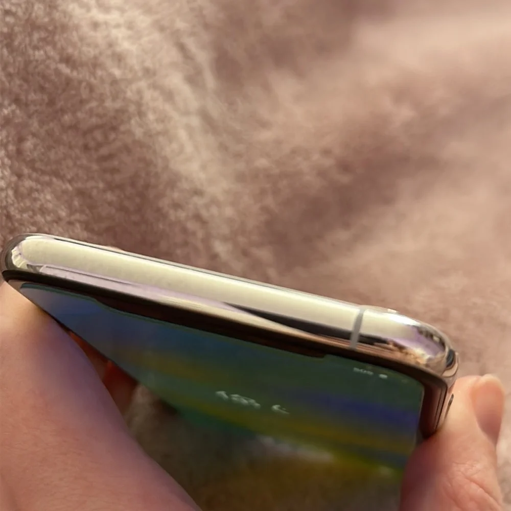 IPhone XS 64GB unlocked with cases